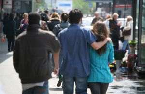 Sondaj: Cetăţenii condamnă Mişcarea Legionară, dar sunt divizaţi în privinţa lui Ion Antonescu